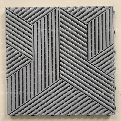 Kratz- und Fleckenbeständige Garagenplatten aus Kunststoff in moderner Grau-Matte-Verarbeitung
