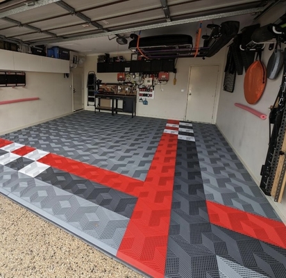 Garagenfliesen 18 mm schieberegener, geöffneter Garagenfußbodenfliesen